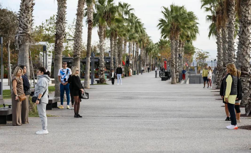 Atamıza Denizde, Karada Saygı Duruşu 9